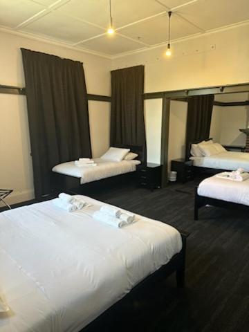 Royal Hotel Ryde Сидни Екстериор снимка