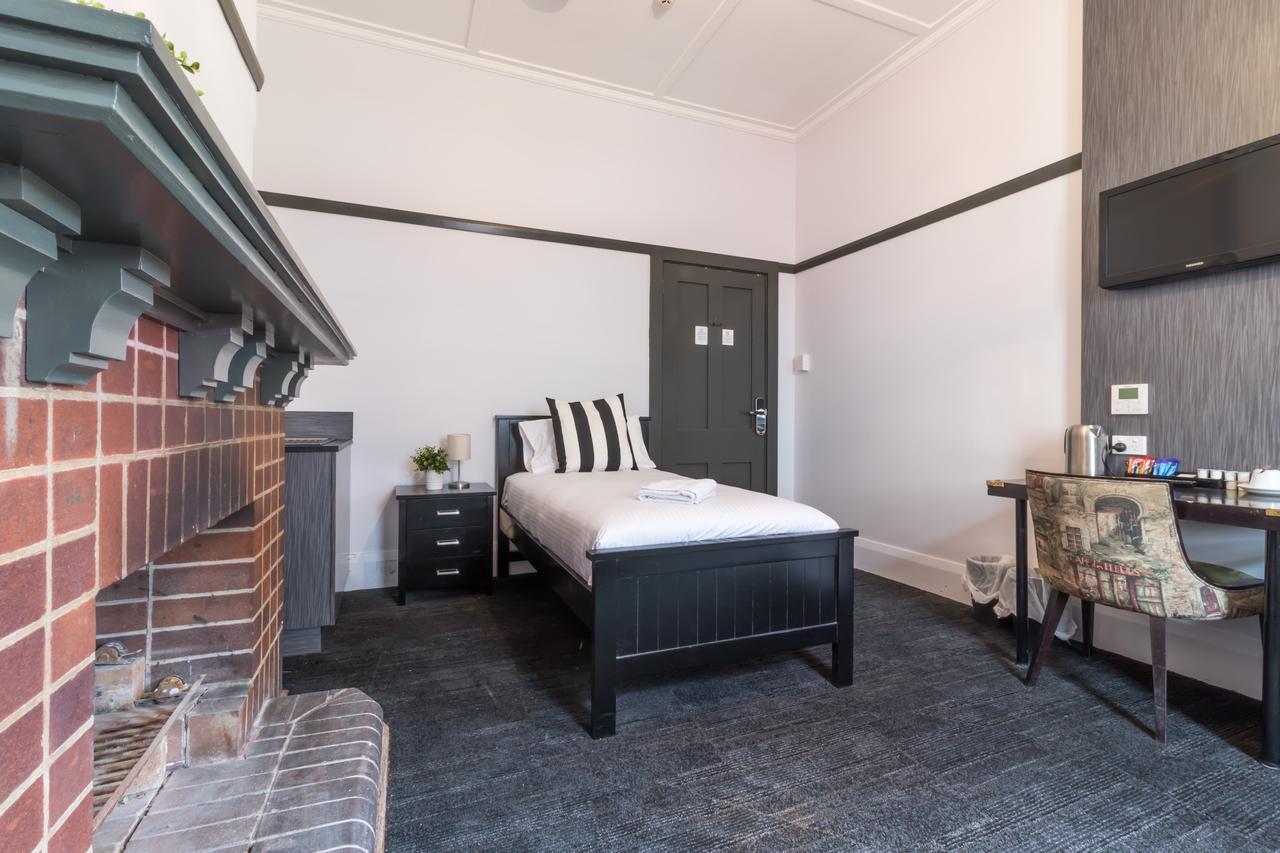 Royal Hotel Ryde Сидни Екстериор снимка